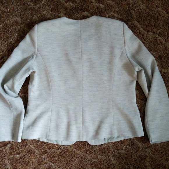 Bellessa Light Olive Green Long Sleeve Blazer - Picture 9 of 9